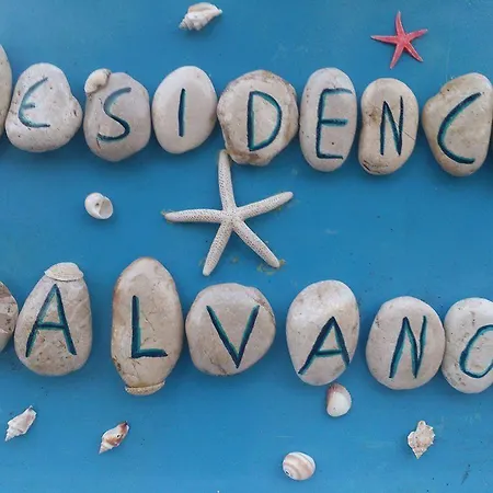 Salvanos *